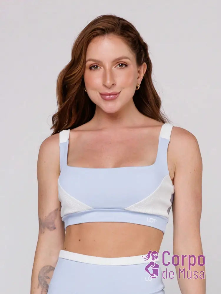 Conjunto Yoga Top E Legging Com Recorte Anatômico Conjunto Yoga Top E Legging Com Recorte Anatômico