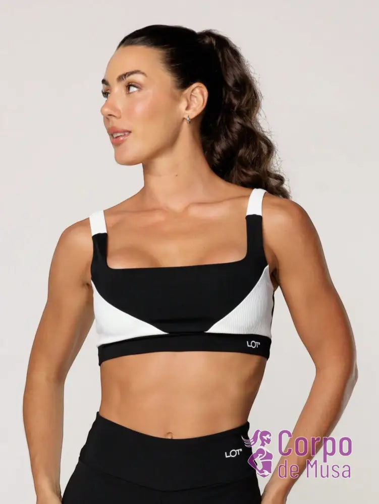 Conjunto Yoga Top E Legging Com Recorte Anatômico Conjunto Yoga Top E Legging Com Recorte Anatômico