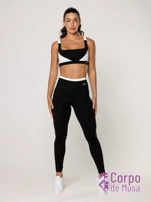 Conjunto Yoga Top E Legging Com Recorte Anatômico Preto / PP Conjunto Yoga Top E Legging Com Recorte Anatômico
