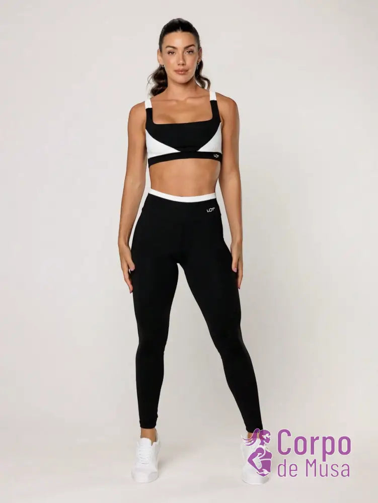 Conjunto Yoga Top E Legging Com Recorte Anatômico Preto / PP Conjunto Yoga Top E Legging Com Recorte Anatômico