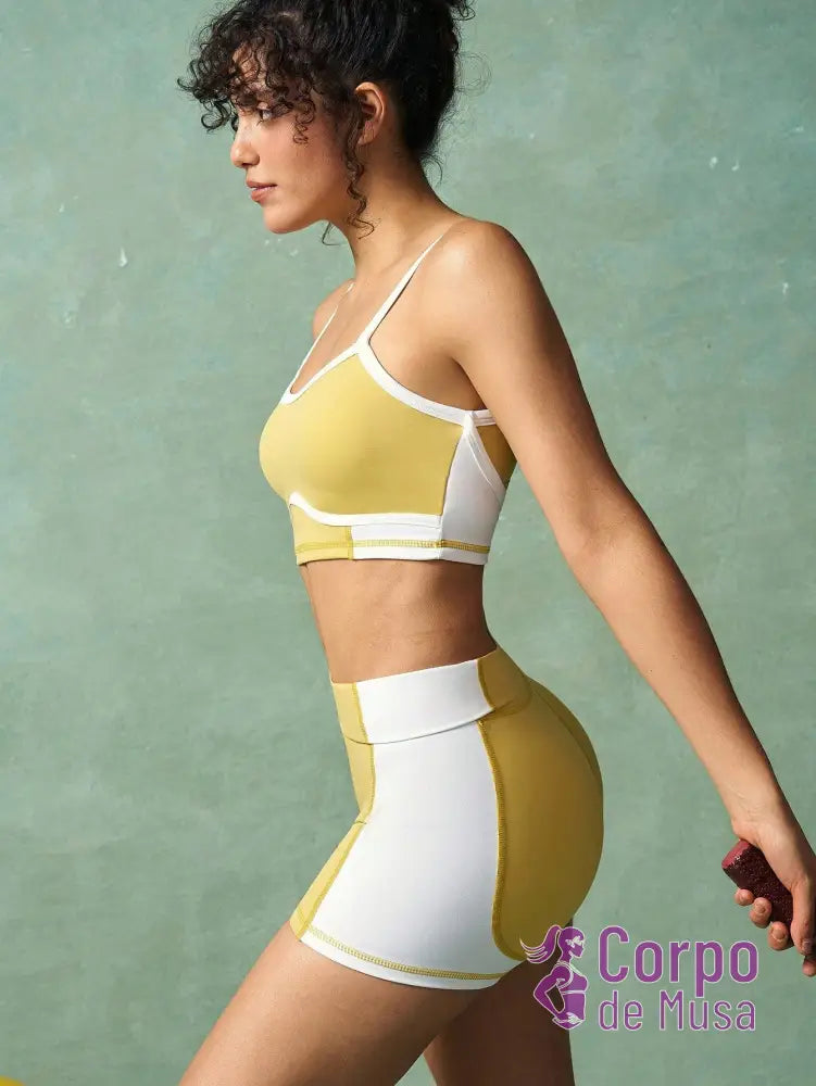 Conjunto Yoga Top E Shorts Com Alças Finas Estilo Studio Conjunto Yoga Top E Shorts Com Alças Finas Estilo Studio