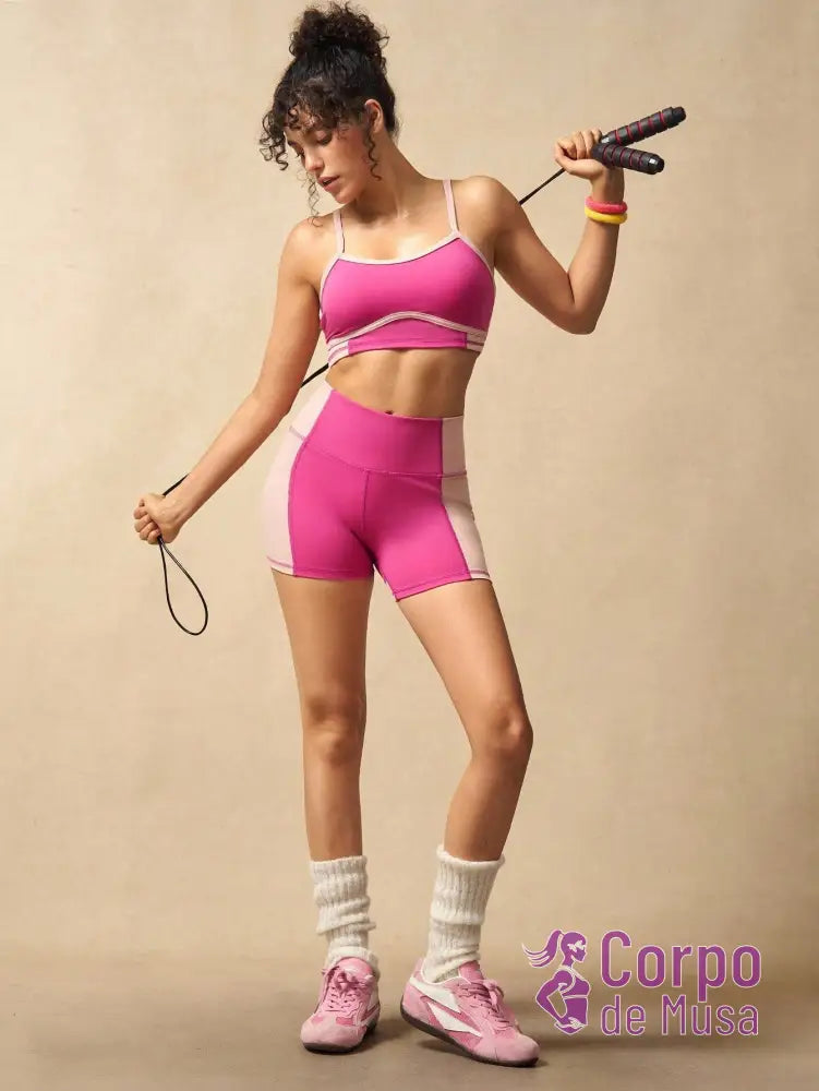 Conjunto Yoga Top E Shorts Com Alças Finas Estilo Studio Conjunto Yoga Top E Shorts Com Alças Finas Estilo Studio