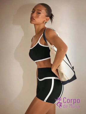 Conjunto Yoga Top E Shorts Com Recorte Anatômico Estilo Studio Preto / PP Conjunto Yoga Top E Shorts Com Recorte