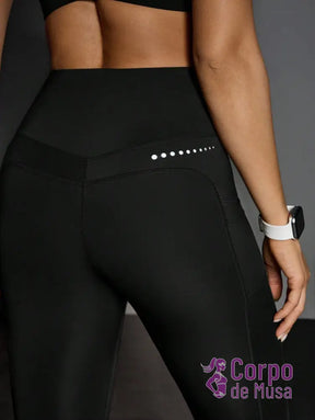 Legging Cintura Alta Com Bolso Lateral Estilo Performance Legging Cintura Alta Com Bolso Lateral Estilo Performance