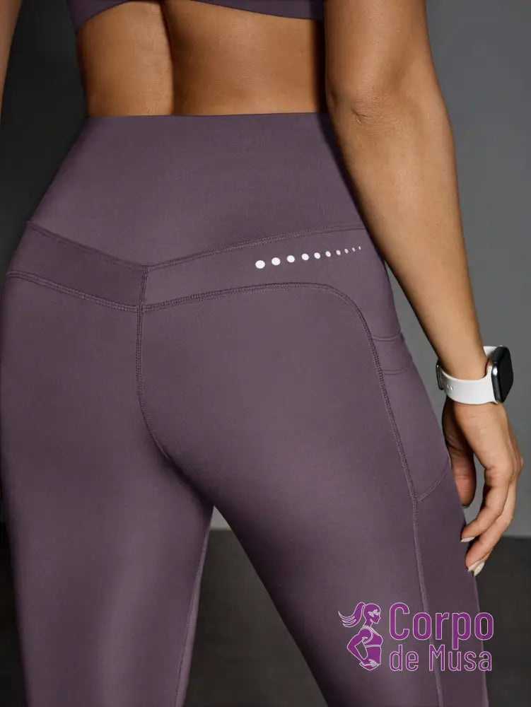 Legging Cintura Alta Com Bolso Lateral Estilo Performance Legging Cintura Alta Com Bolso Lateral Estilo Performance