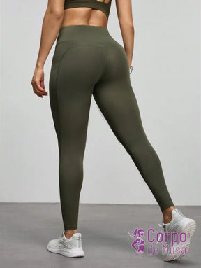 Legging Cintura Alta Com Bolso Lateral Estilo Performance Legging Cintura Alta Com Bolso Lateral Estilo Performance
