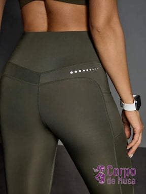 Legging Cintura Alta Com Bolso Lateral Estilo Performance Legging Cintura Alta Com Bolso Lateral Estilo Performance