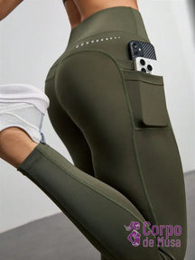 Legging Cintura Alta Com Bolso Lateral Estilo Performance Verde Militar / PP Legging Cintura Alta Com Bolso Lateral