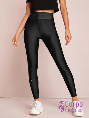 Legging Cintura Alta Com Estampa Frontal Estilo Fitness Legging Cintura Alta Com Estampa Frontal Estilo Fitness