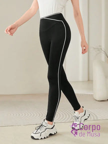 Legging Cintura Alta Com Recortes Assimétricos Fitness Preto / PP Legging Cintura Alta Com Recortes Assimétricos Fitness
