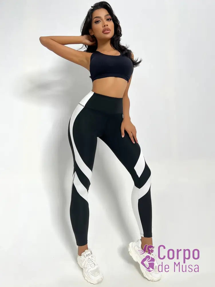 Legging Cintura Alta Com Recortes Laterais Contrastantes Fitness Legging Cintura Alta Com Recortes Laterais