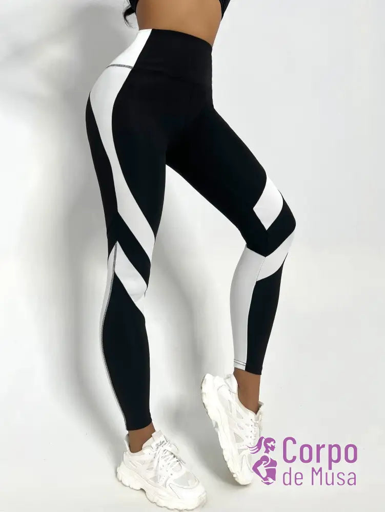 Legging Cintura Alta Com Recortes Laterais Contrastantes Fitness Legging Cintura Alta Com Recortes Laterais