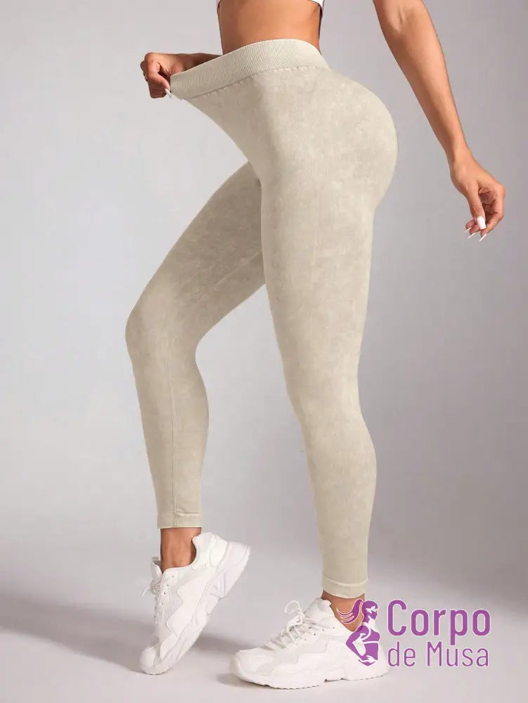 Legging Cintura Alta Efeito Modelador Estilo Fitness Legging Cintura Alta Efeito Modelador Estilo Fitness