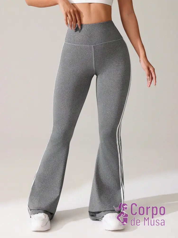Legging Flare Cintura Alta Com Faixas Laterais Estilo Fitness Legging Flare Cintura Alta Com Faixas Laterais Estilo