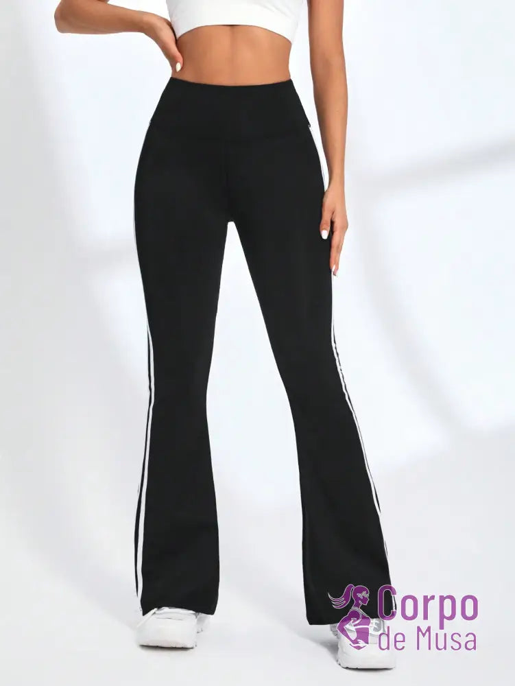 Legging Flare Cintura Alta Com Faixas Laterais Estilo Fitness Legging Flare Cintura Alta Com Faixas Laterais Estilo