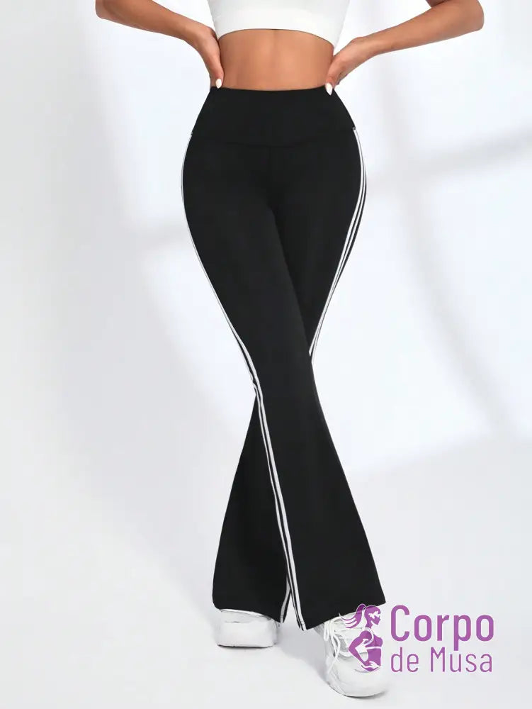 Legging Flare Cintura Alta Com Faixas Laterais Estilo Fitness Legging Flare Cintura Alta Com Faixas Laterais Estilo