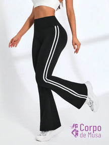 Legging Flare Cintura Alta Com Faixas Laterais Estilo Fitness Preto / PP Legging Flare Cintura Alta Com Faixas Laterais
