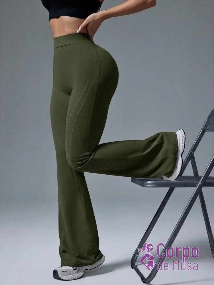Legging Flare Cintura Alta Estrutura Modeladora Fitness Verde Militar / PP Legging Flare Cintura Alta Estrutura