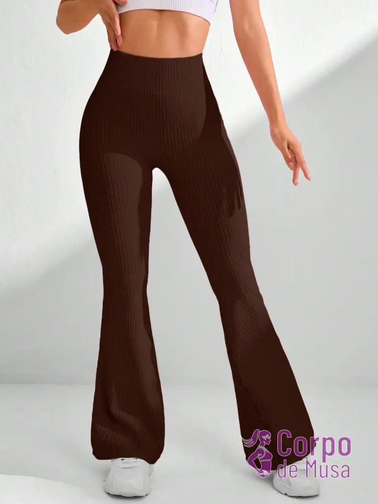 Legging Flare Cintura Alta Textura Canelada Estilo Fitness Legging Flare Cintura Alta Textura Canelada Estilo Fitness