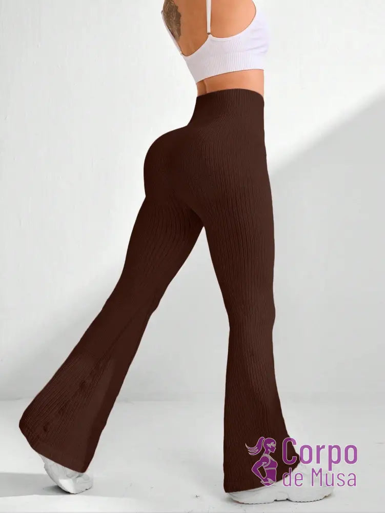 Legging Flare Cintura Alta Textura Canelada Estilo Fitness Legging Flare Cintura Alta Textura Canelada Estilo Fitness