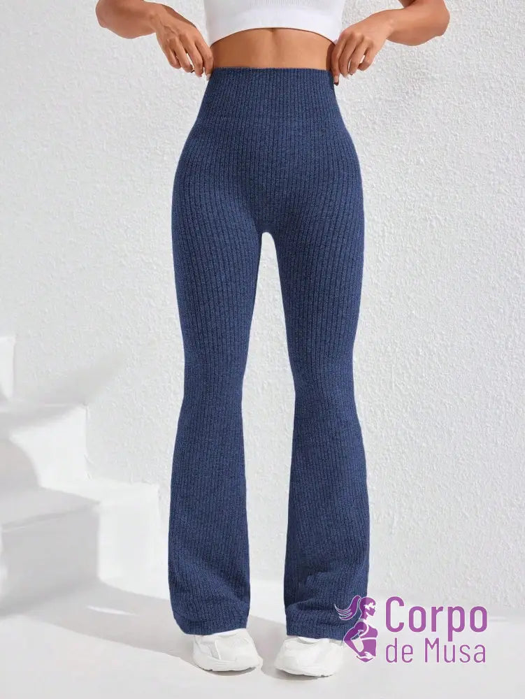 Legging Flare Cintura Alta Textura Canelada Estilo Fitness Legging Flare Cintura Alta Textura Canelada Estilo Fitness