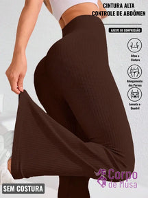 Legging Flare Cintura Alta Textura Canelada Estilo Fitness Café / PP Legging Flare Cintura Alta Textura Canelada Estilo