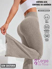 Legging Flare Cintura Alta Textura Canelada Estilo Fitness Cáqui / PP Legging Flare Cintura Alta Textura Canelada