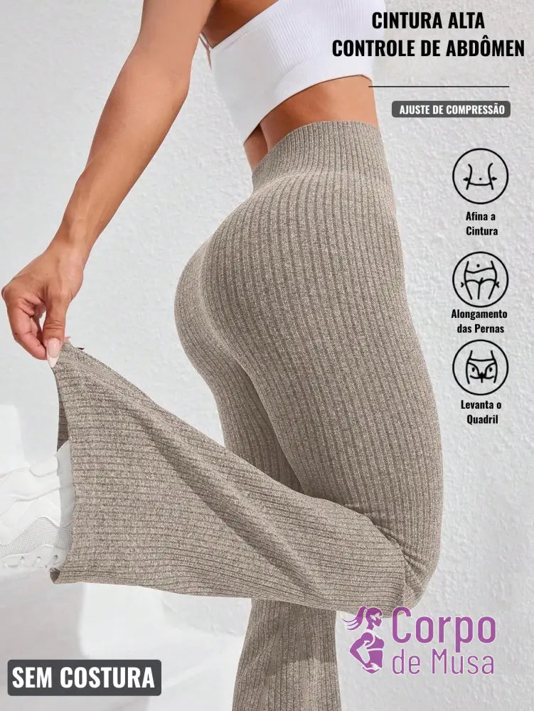 Legging Flare Cintura Alta Textura Canelada Estilo Fitness Cáqui / PP Legging Flare Cintura Alta Textura Canelada