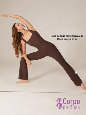 Macacão Longo Com Recorte Anatômico Estilo Studio Macacão Longo Com Recorte Anatômico Estilo Studio