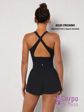 Macacão Shorts Integrado Recorte Frontal Estilo Athleisure Macacão Shorts Integrado Recorte Frontal Estilo Athleisure