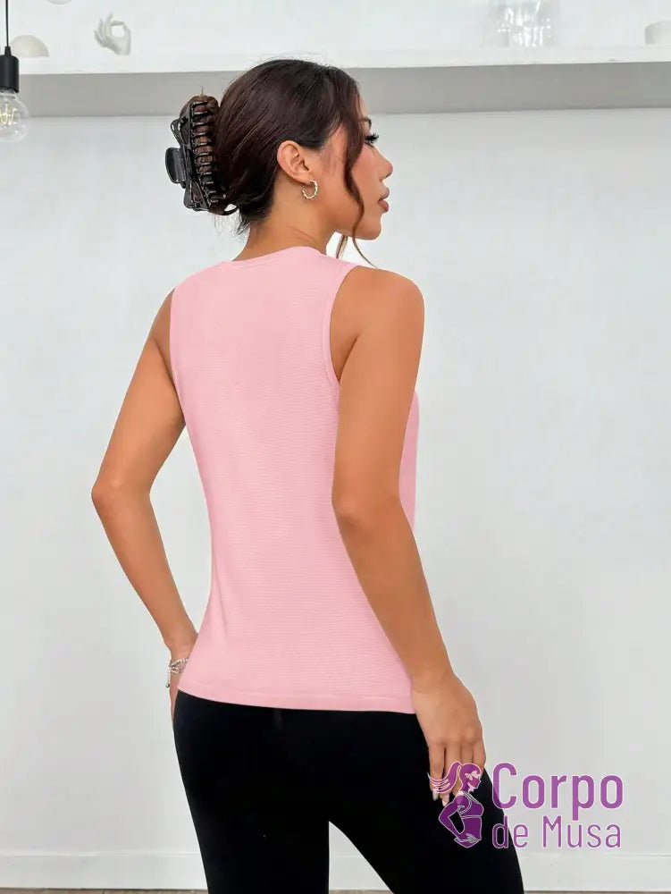 Regata Cavada Com Laterais Vazadas Estilo Treino Regata Cavada Com Laterais Vazadas Estilo Treino