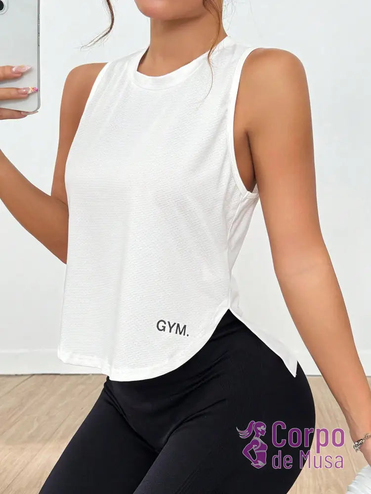 Regata Cavada Com Laterais Vazadas Estilo Treino Regata Cavada Com Laterais Vazadas Estilo Treino